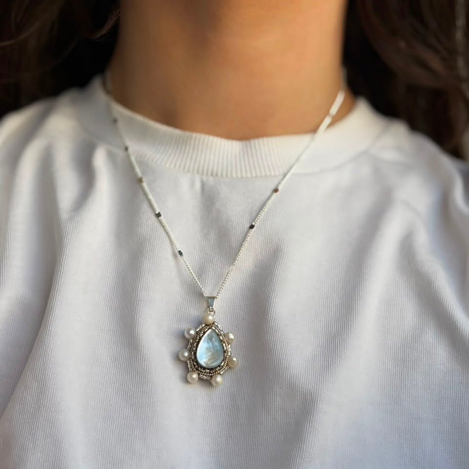 Collar Tornasol con perlas
