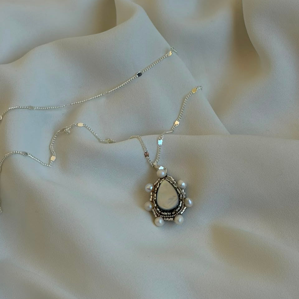 Collar Tornasol con perlas