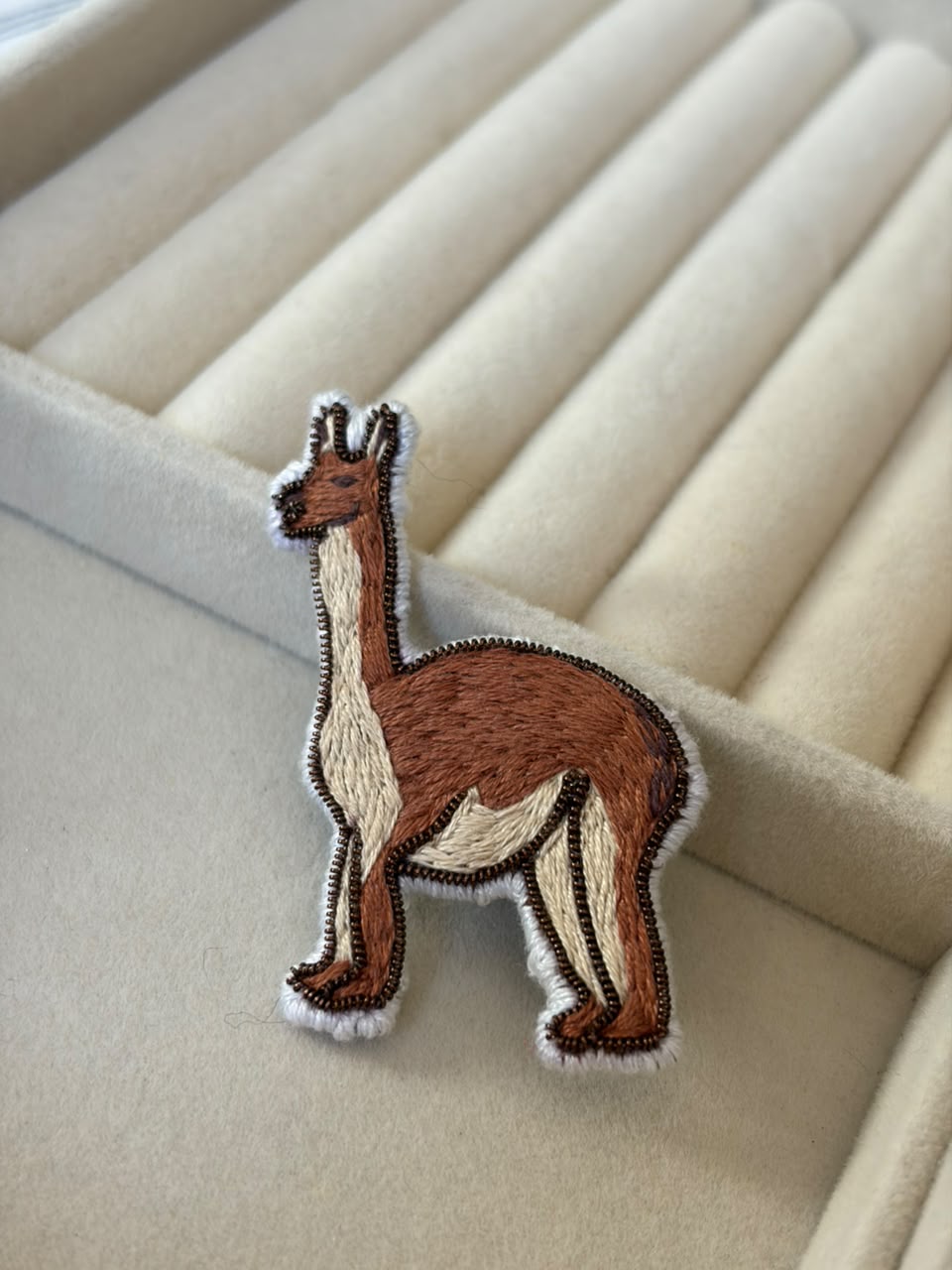 Prendedor Guanaco