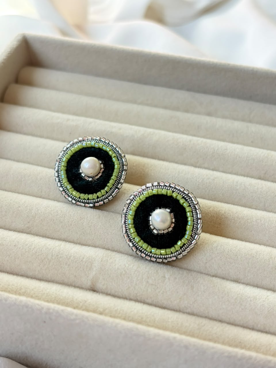 Velvet Verde y Plateado